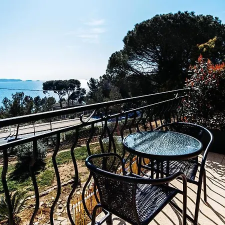 Penzion La Maison Fratelli Hyères